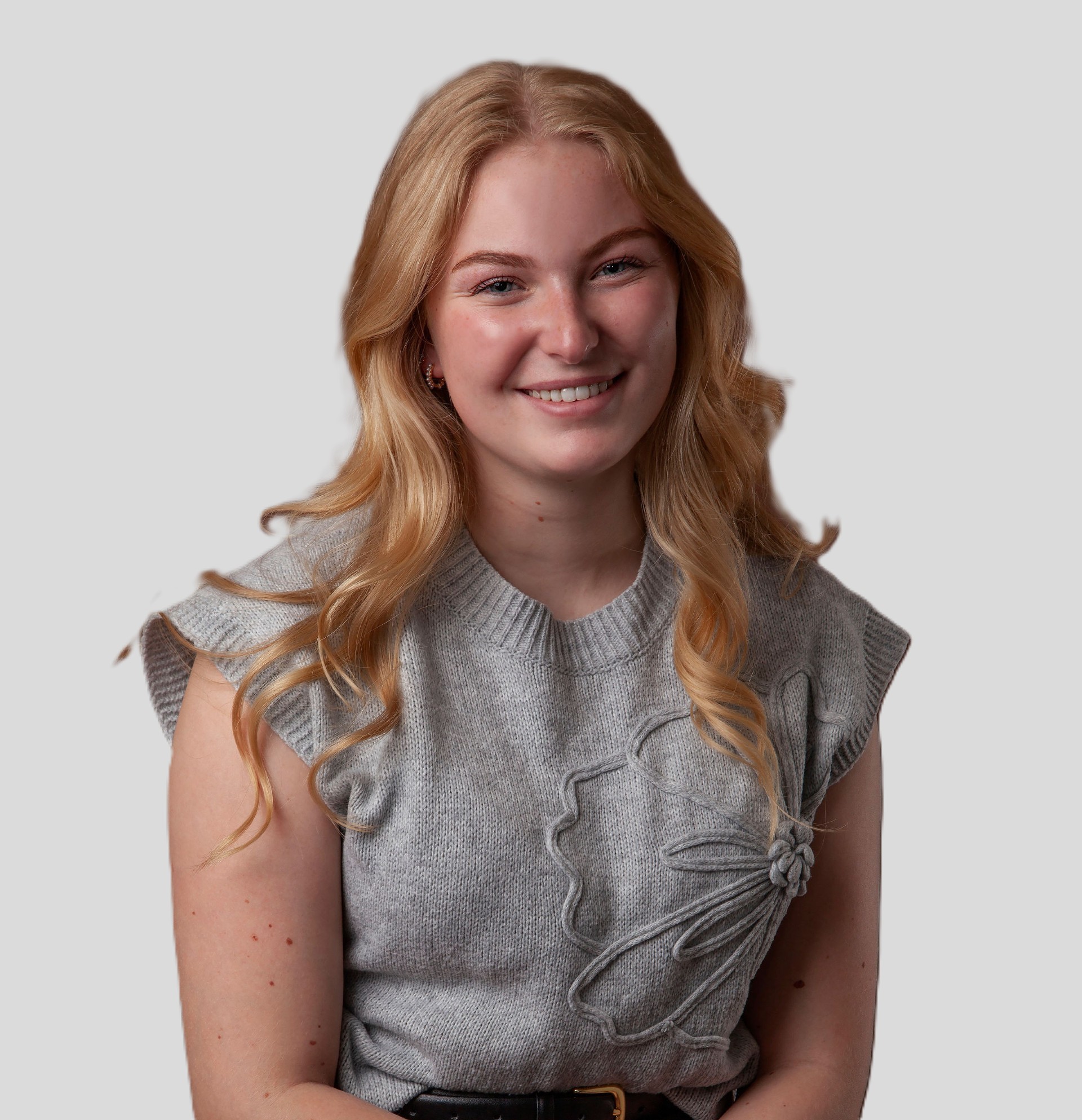 Mijn naam is Chimène, ik ben 24 jaar en werk als recruiter bij Beeflex Leeuwarden. Het leukste aan mijn werk vind ik dat ik echt wat kan betekenen voor mensen en werknemers en werkgevers bij een goede match met elkaar in contact breng. Hier haal ik echt energie uit! In mijn vrije tijd ben ik vaak te vinden bij mijn paarden op stal.
